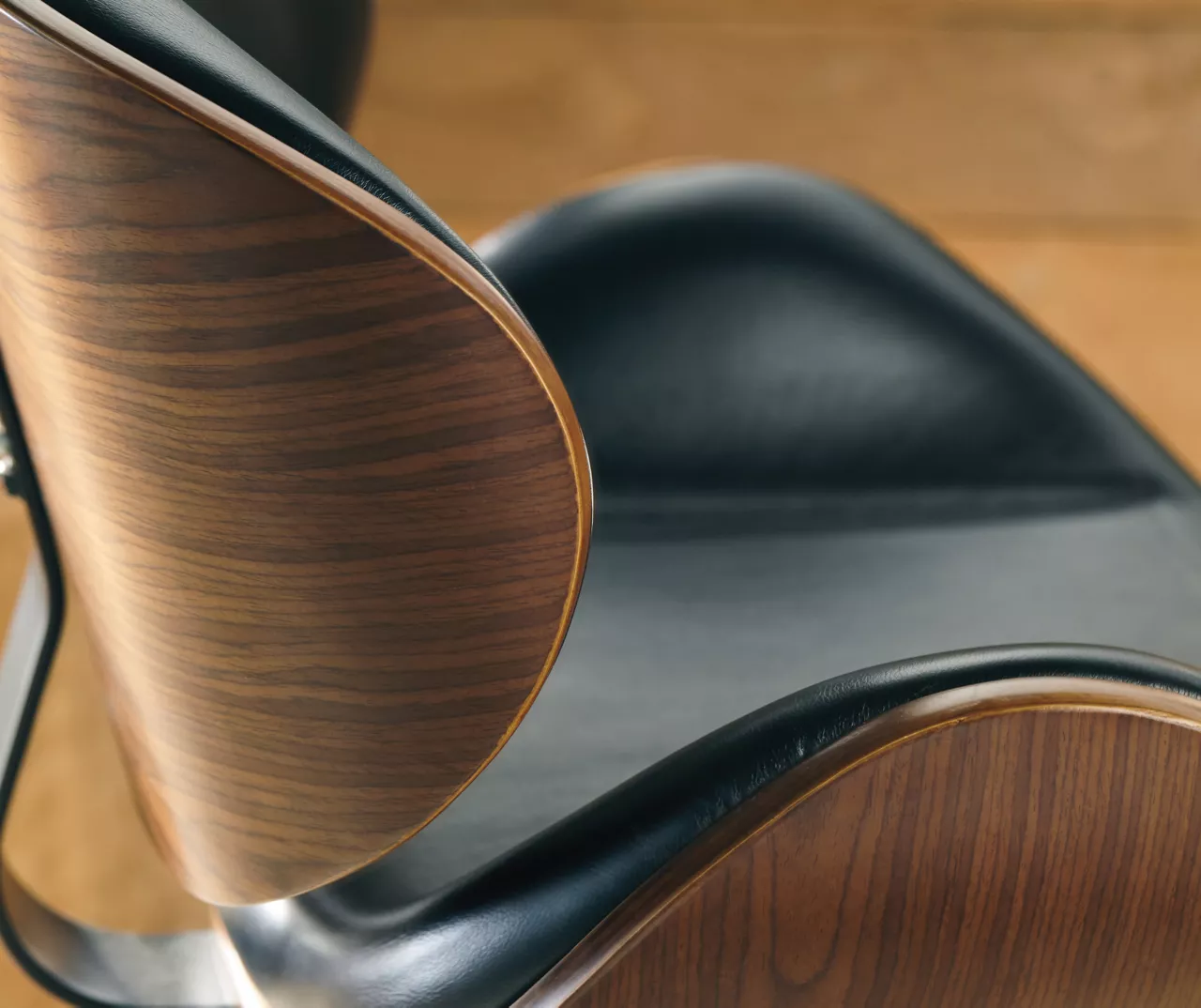 Bellatier Black & Brown Contoured Adjustable Height Barstool - Image 4