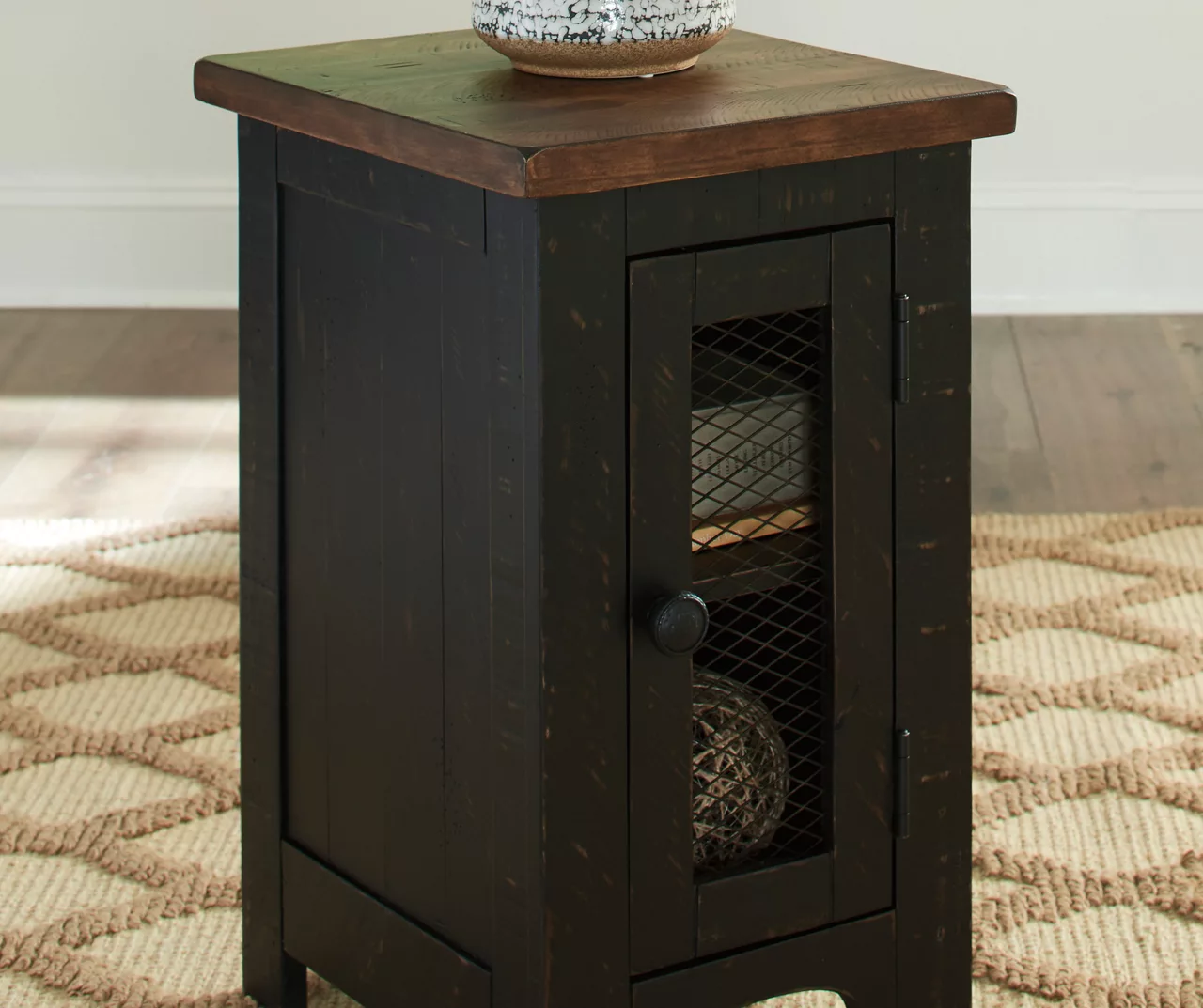 Valebeck Black & Brown Two-Tone Chairside End Table - Image 6
