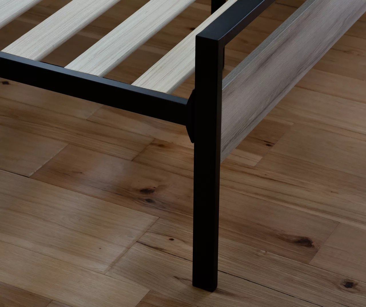 Brookside Metal & Wood Platform Bed - Image 4